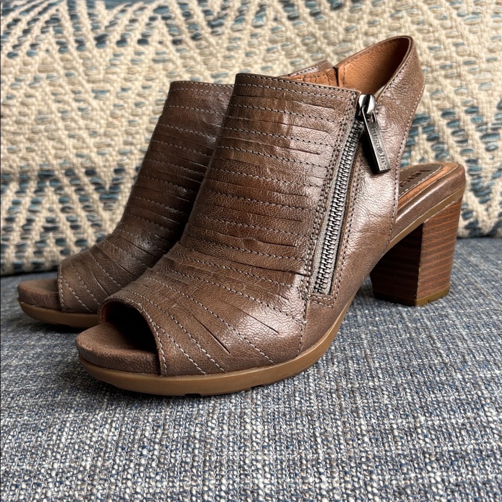 Bussola Lima Landry Gobba Baby Blue Heels Sandal Booties Size 37 US size 7, 7.5